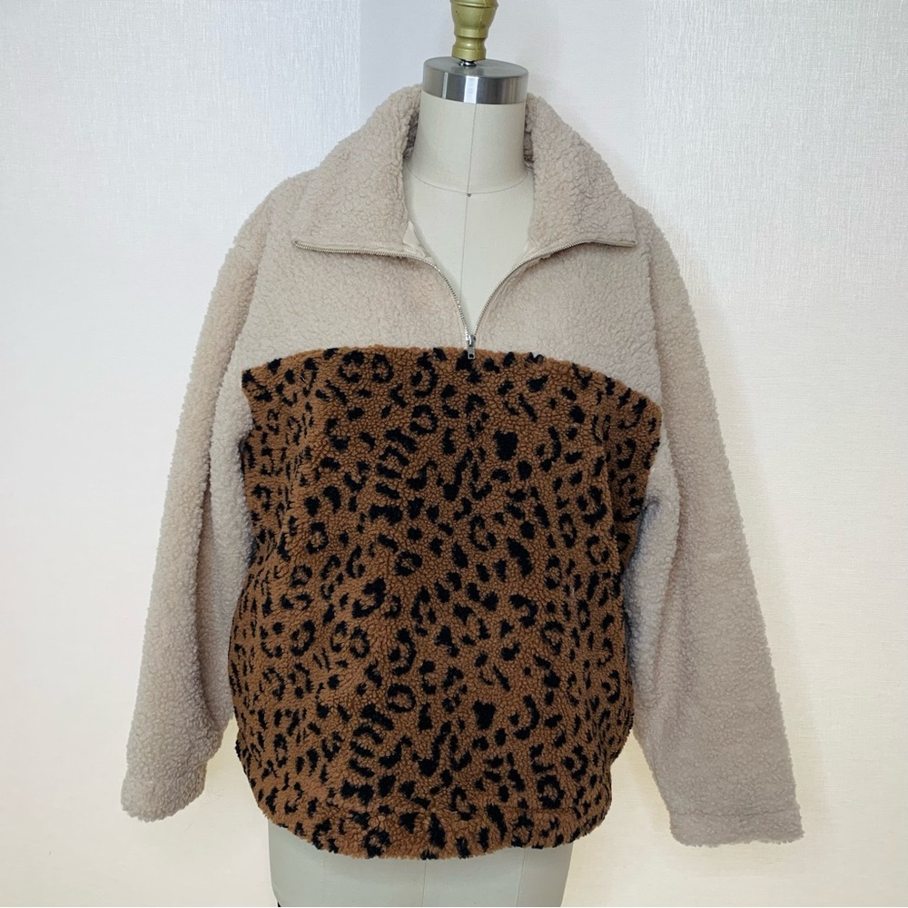 NWOT Lush Teddy Leopard Print Pullover Top